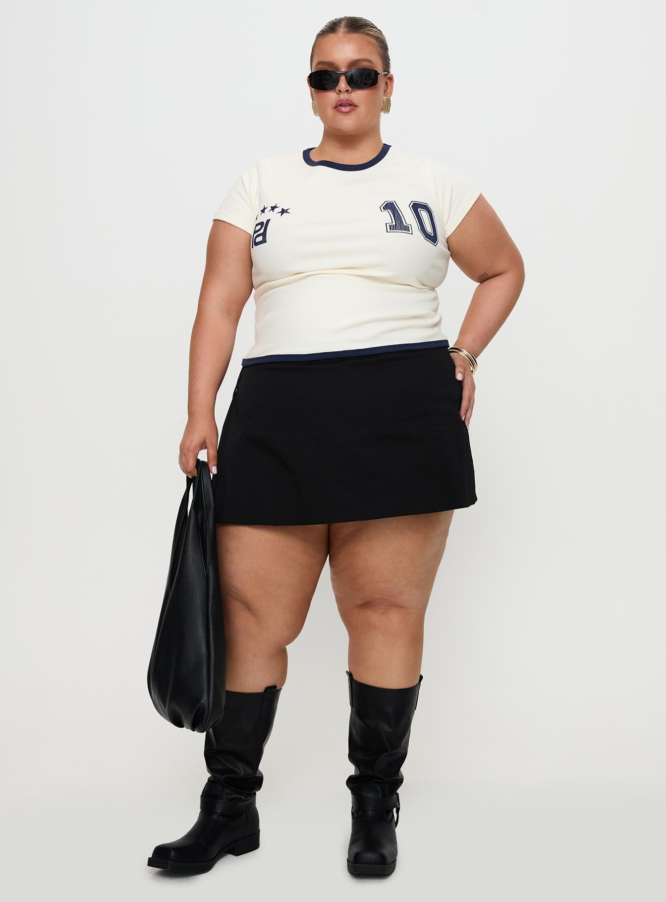 Track Record Graphic Top Cream Curve