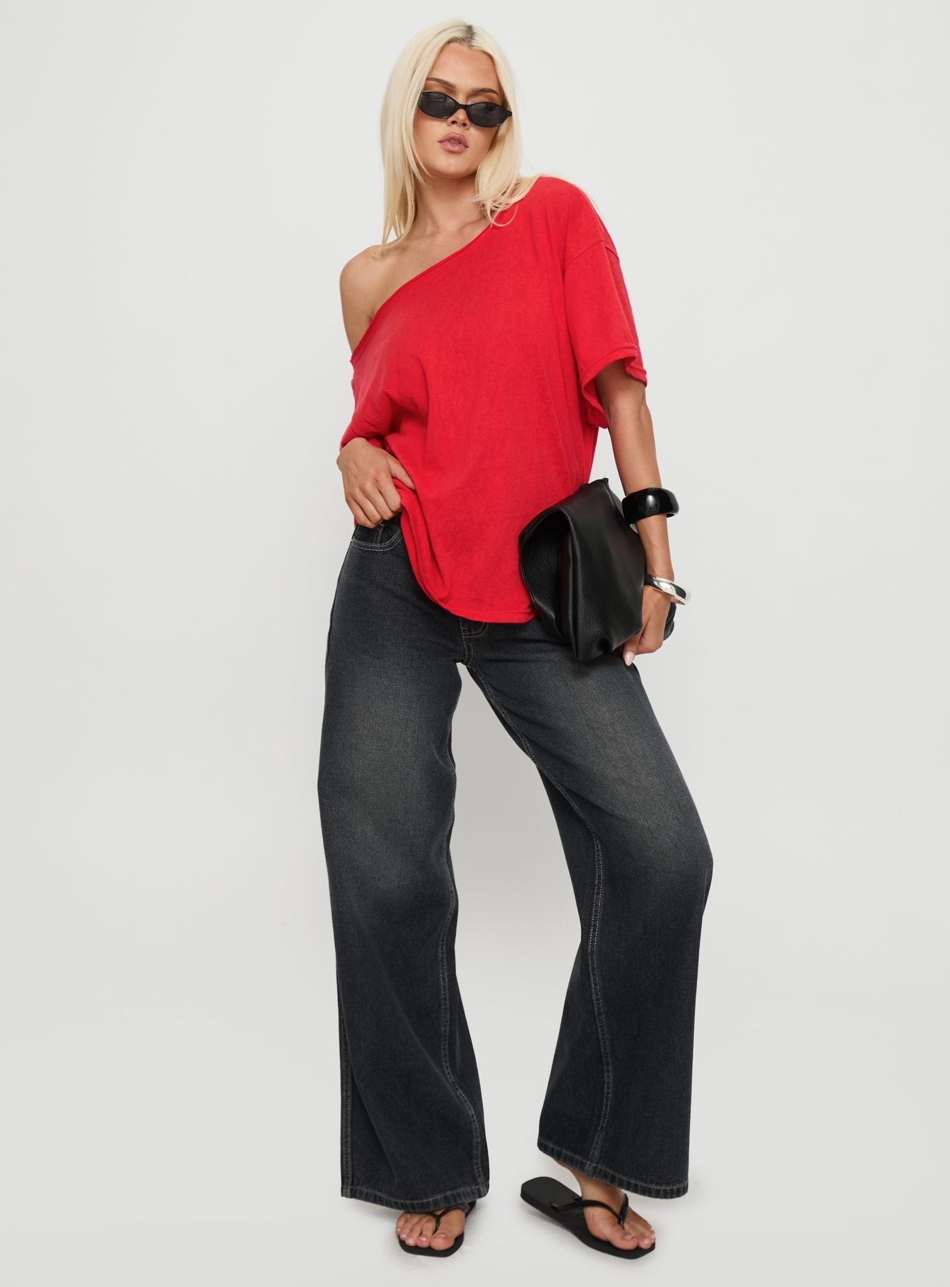 Winny Off Shoulder Tee Red