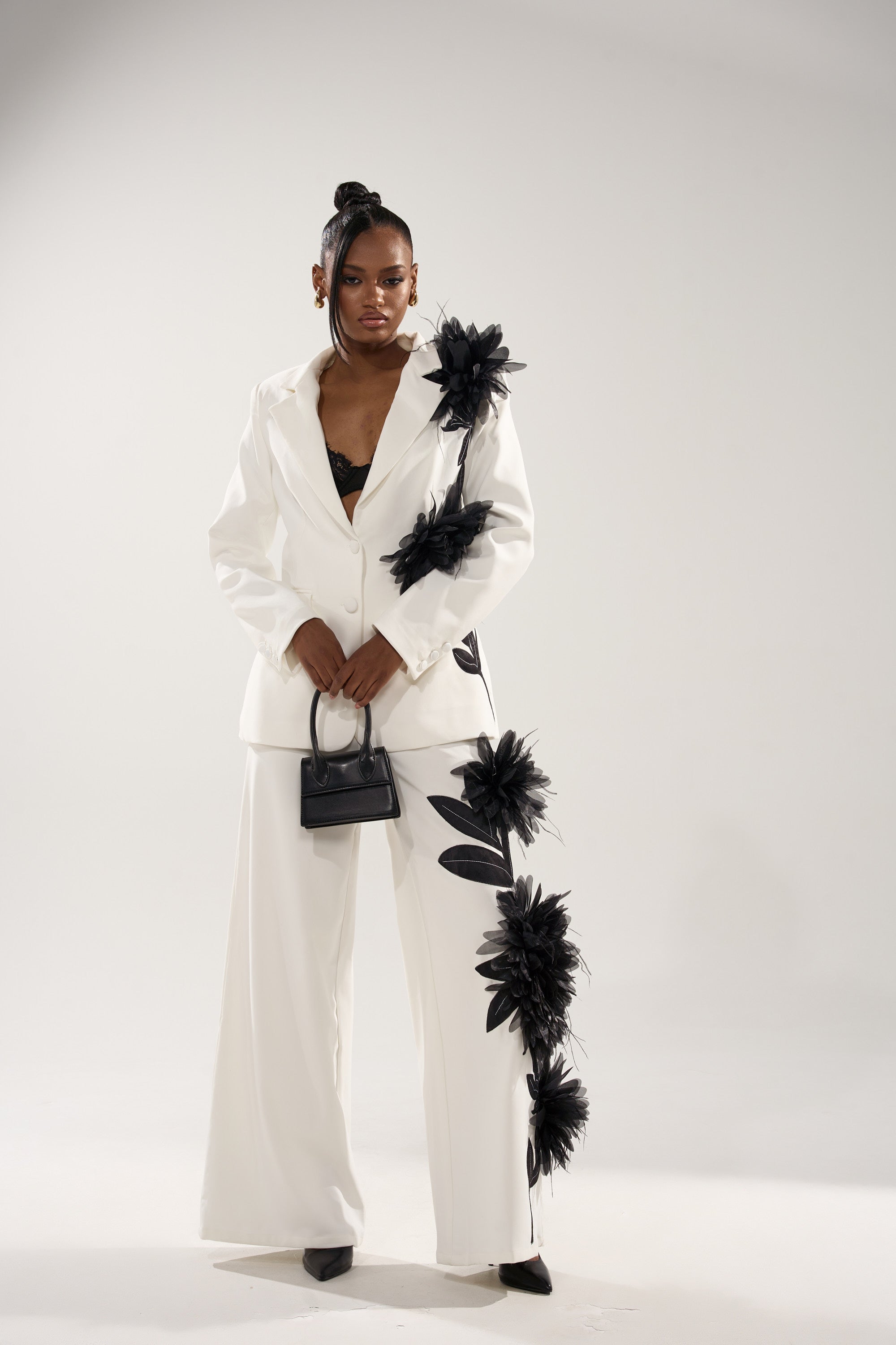 IN FULL BLOOM APPLIQUE BLAZER