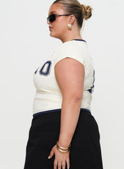 Track Record Graphic Top Cream Curve