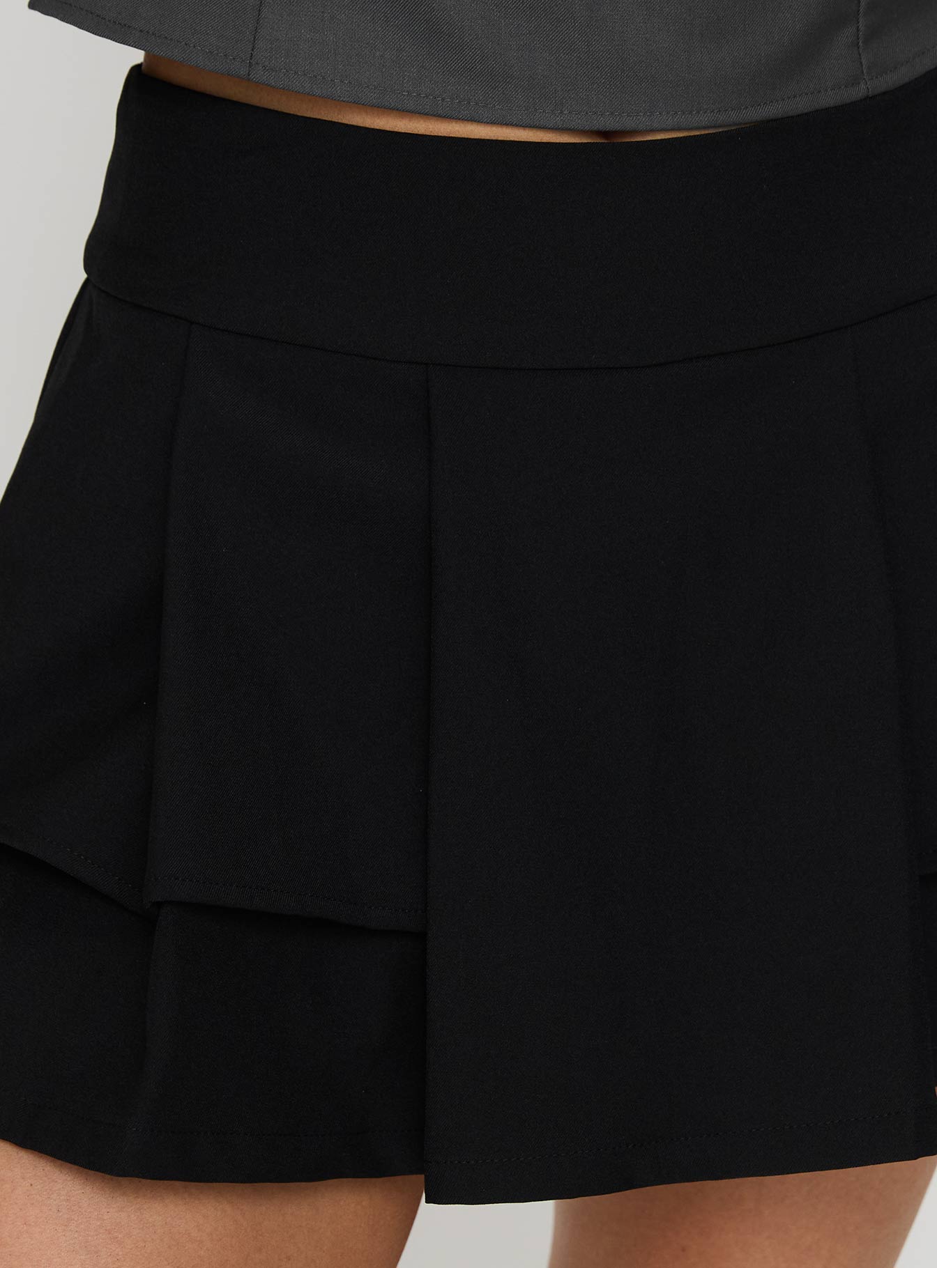 Yeva Pleat Mini Skirt Black