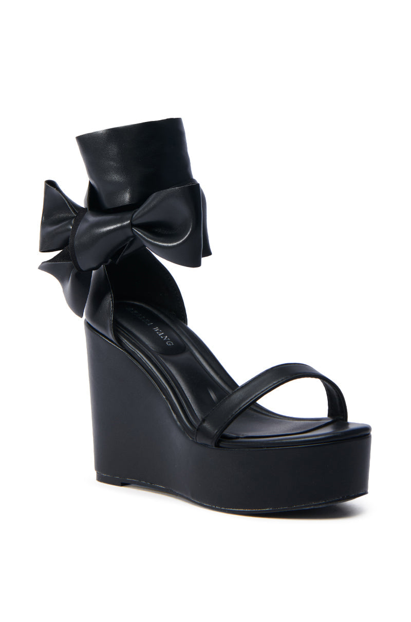 AZALEA WANG EMEKA BLACK WEDGE SANDAL