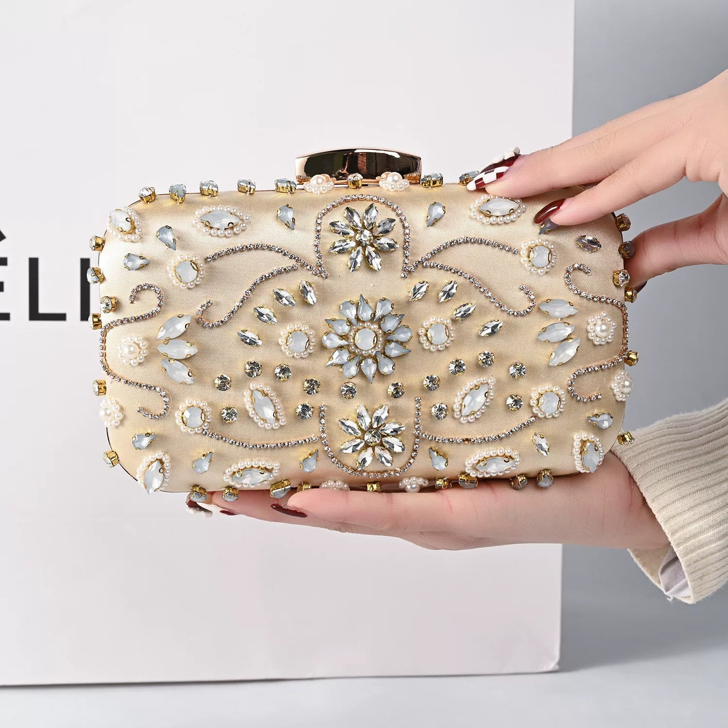 Embroidered Dinner Clutch Bag for Women – Elegant Banquet Bag for Evening Wear