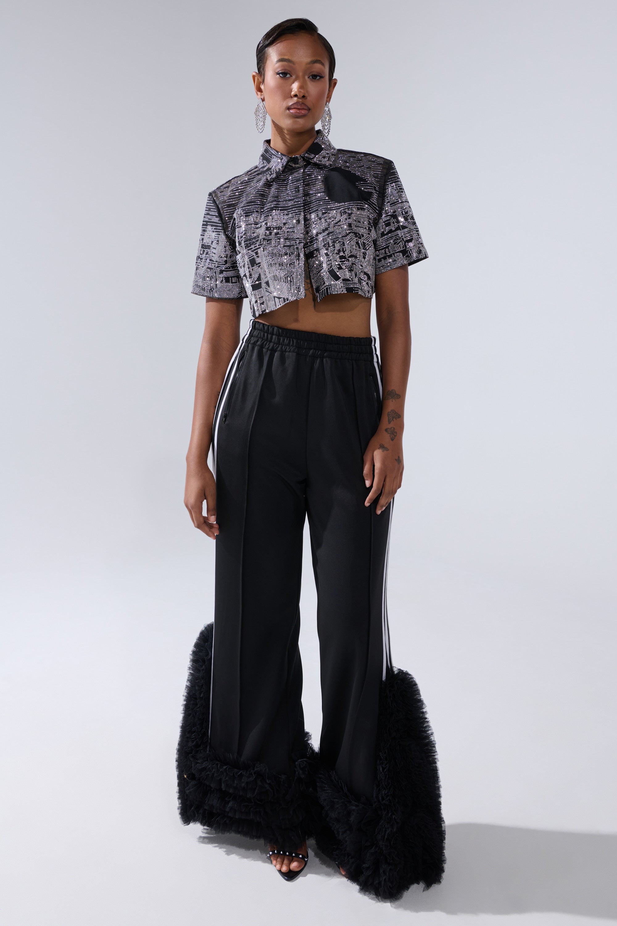 ALL AROUND THE WORLD BUTTON DOWN TOP IN BLACK