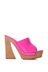 AMANDA SLIP ON PATENT SANDAL IN PINK