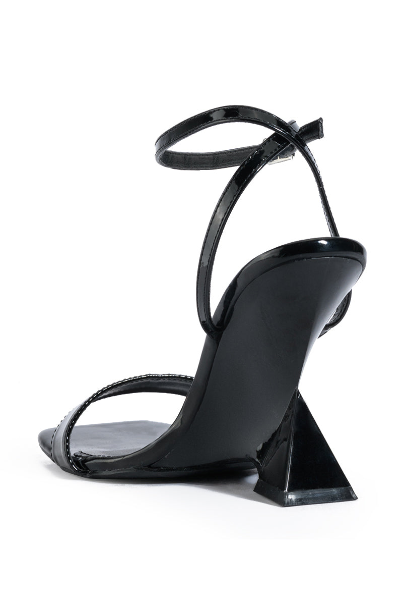 AZALEA WANG COIN PATENT CHUNKY SANDAL IN BLACK