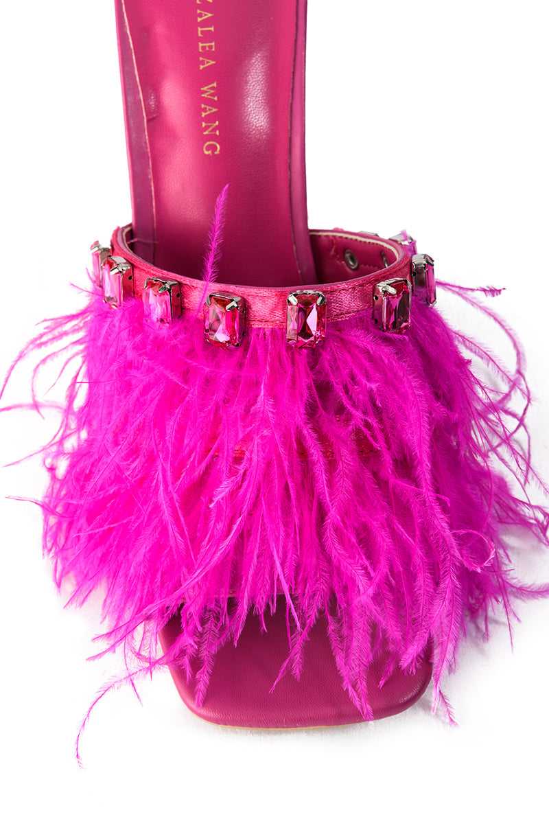 AZALEA WANG HARTFORD SANDAL WITH FEATHERS IN FUCHSIA
