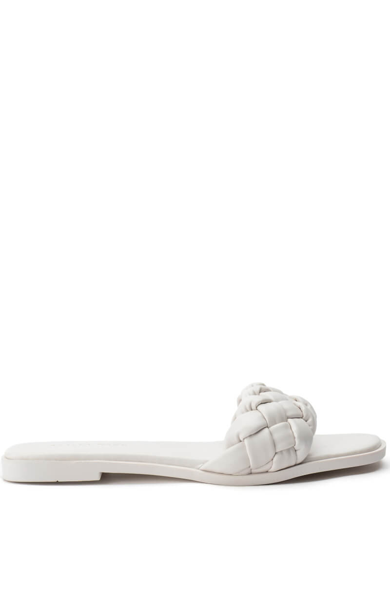 AZALEA WANG BODEGA BRAIDED FLAT SANDAL IN WHITE