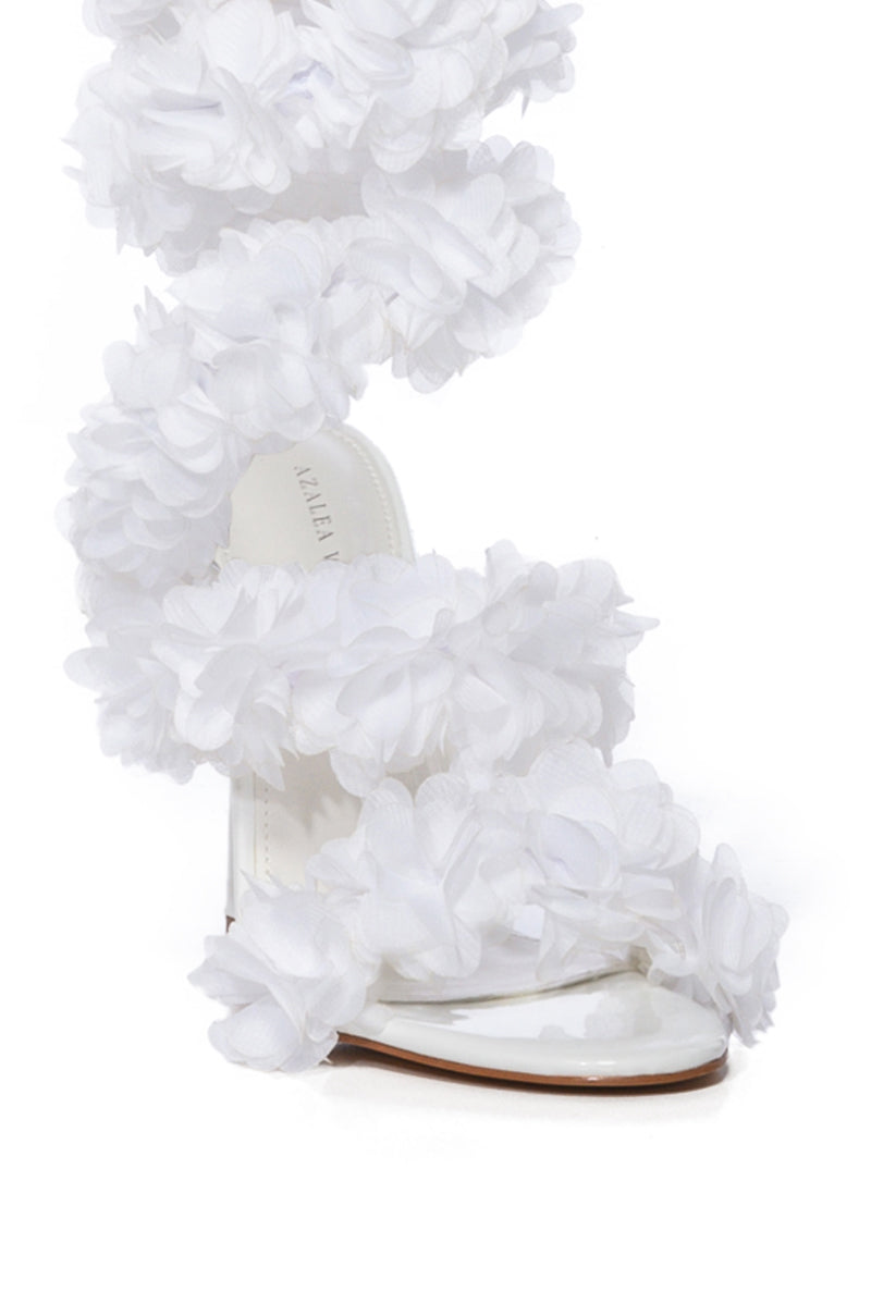 AZALEA WANG THEODOSIA FLORAL SANDAL IN WHITE