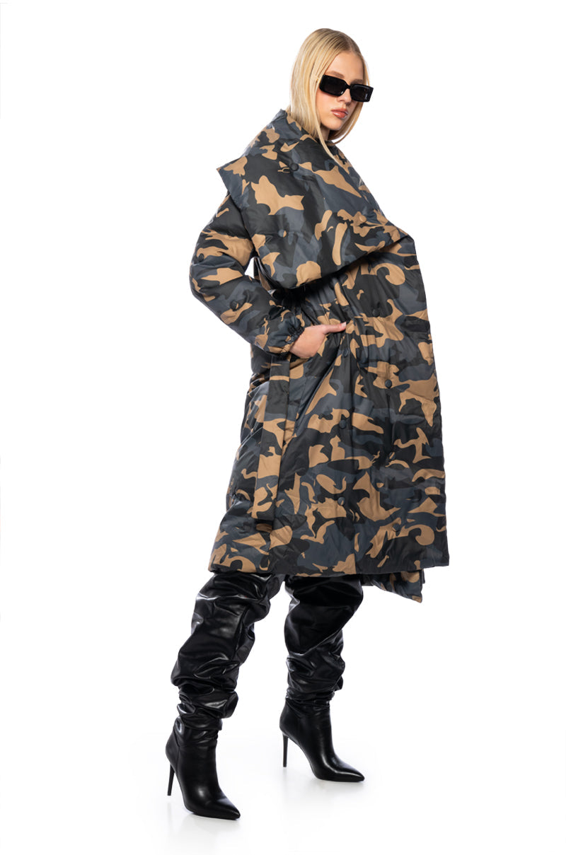 CAMPING TUFTED PUFFER COAT IN CAMO