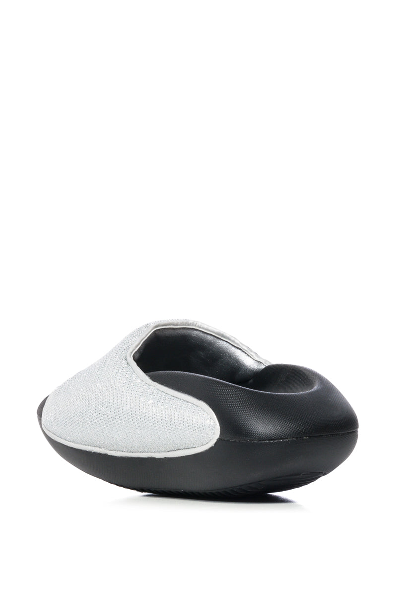 EGOMAR QUILTED DESIGN SLIP ON SANDAL IN SILVER