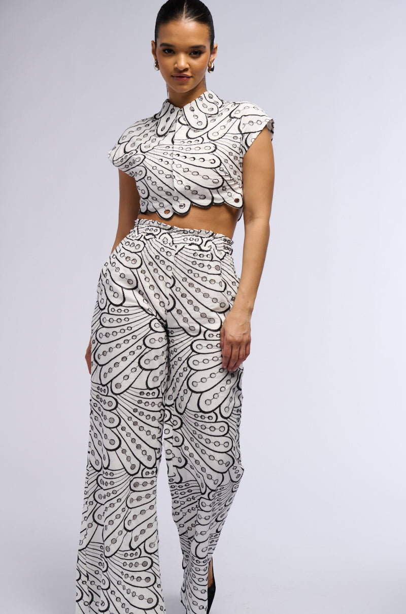 SET YOU FREE CROP WOVEN TOP
