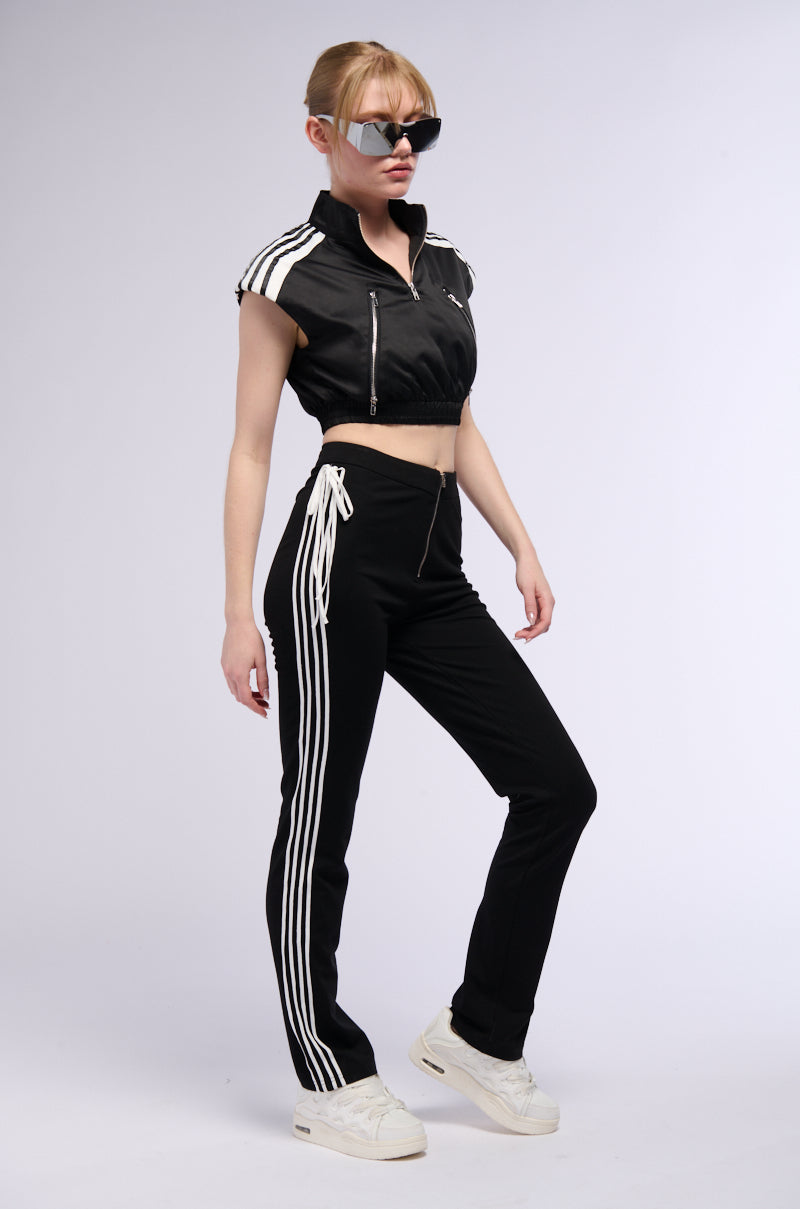 SPORTY STRIPED SLEEVELESS HALF ZIP TOP