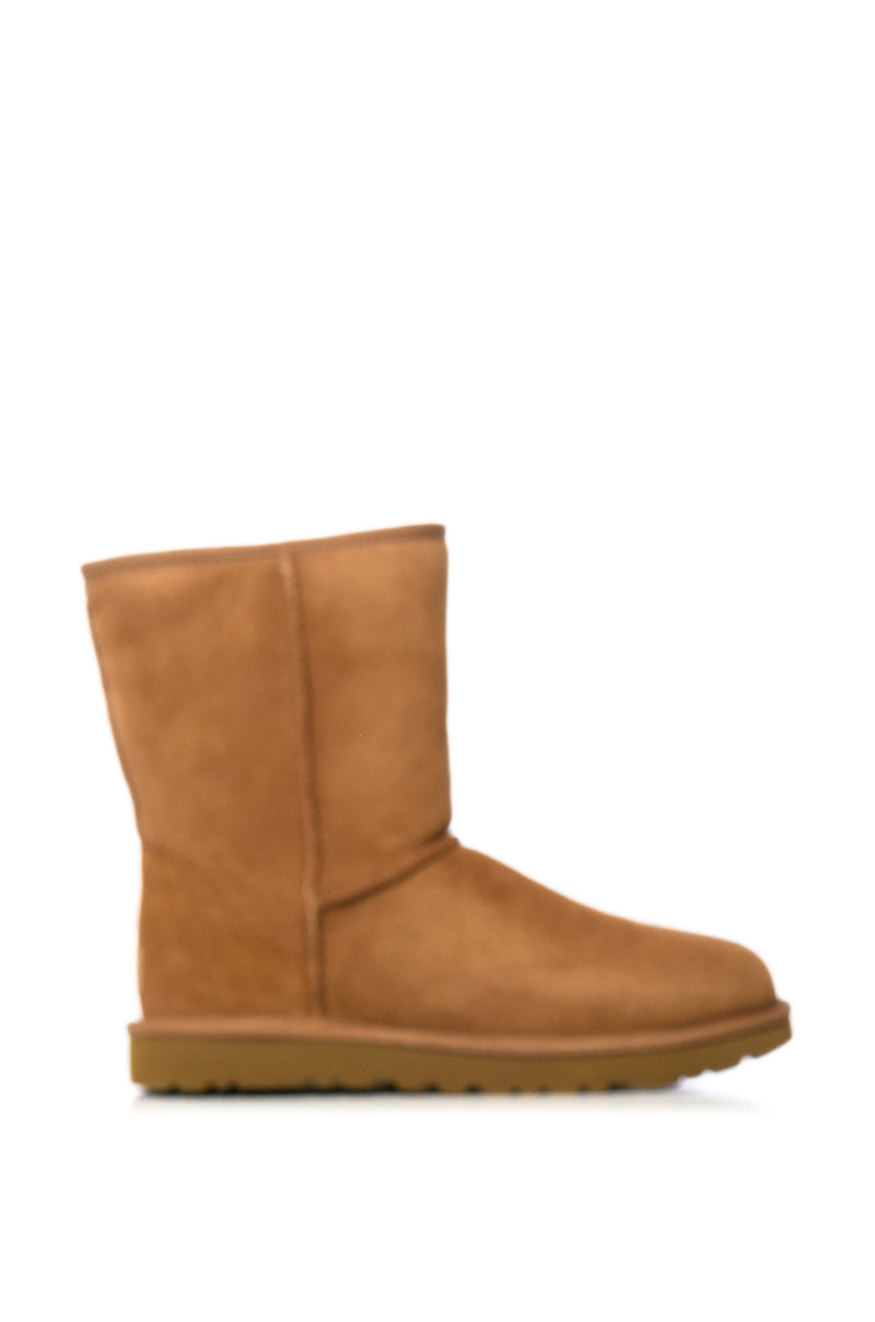 UGG CLASSIC SHORT II BOOTIE IN CHESTNUT