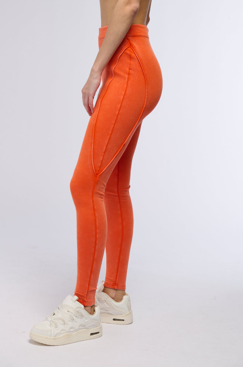 WE BELONG TOGETHER LEGGING IN ORANGE