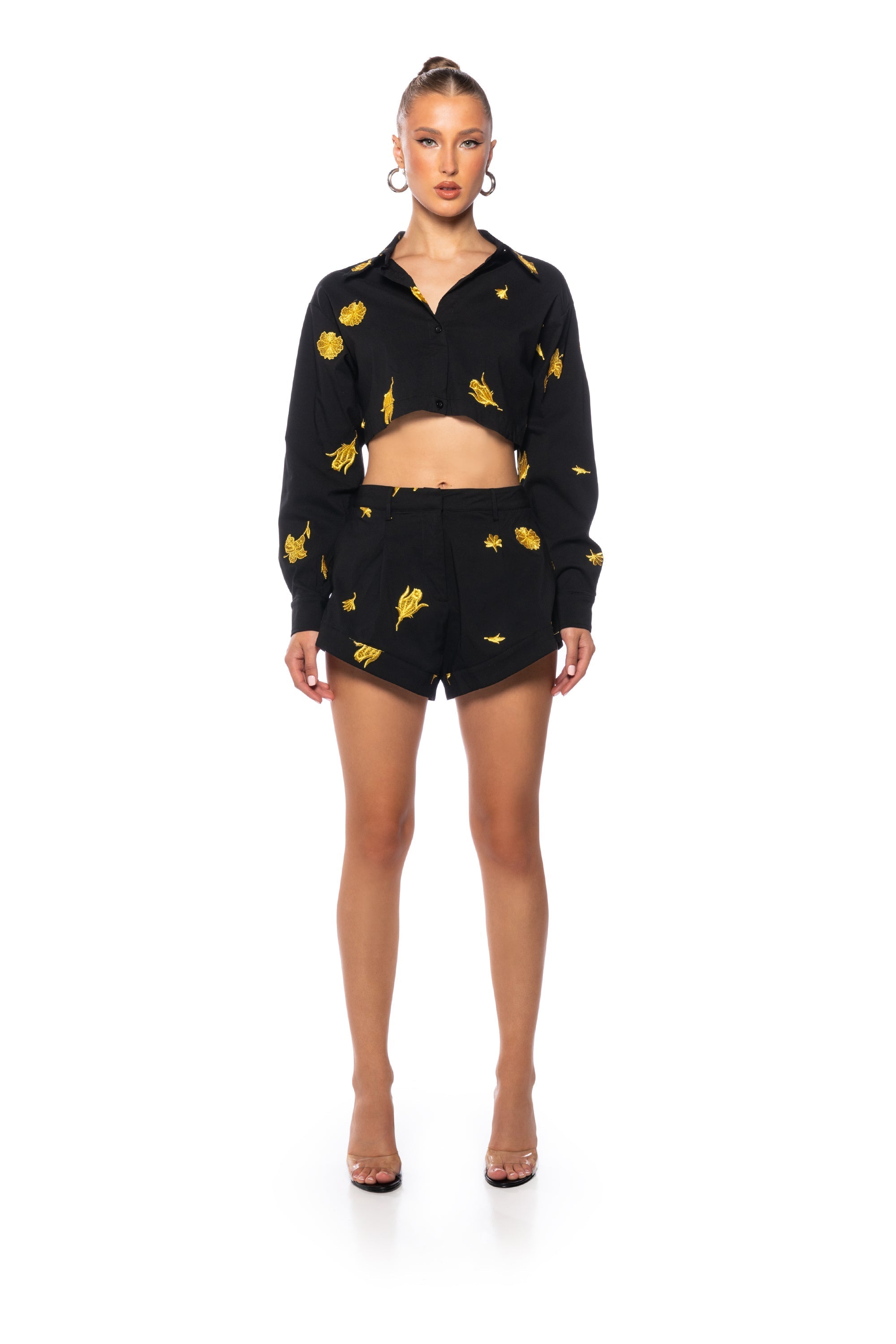 WEEKEND GETAWAY FLORAL CROPPED BUTTON DOWN